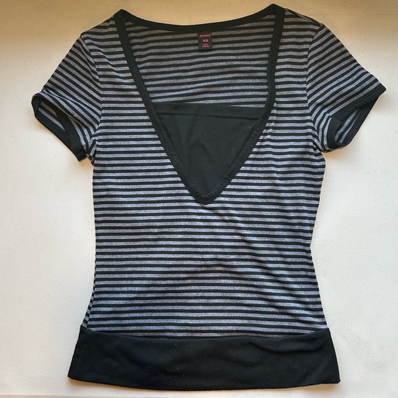 ROMWE Black & Grey Striped Short Sleeve Fitted Top Blouse Size X-Small Pet - Picture 5 of 7